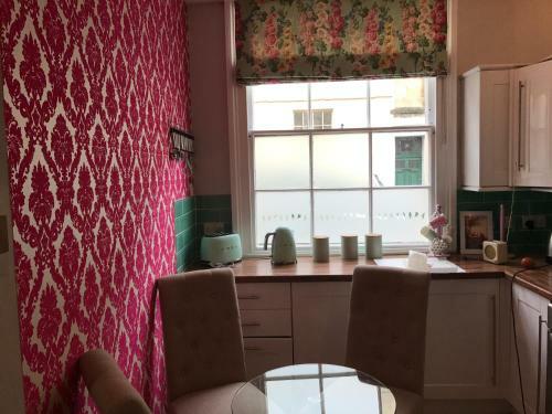 Bijou Central Georgian Apartment