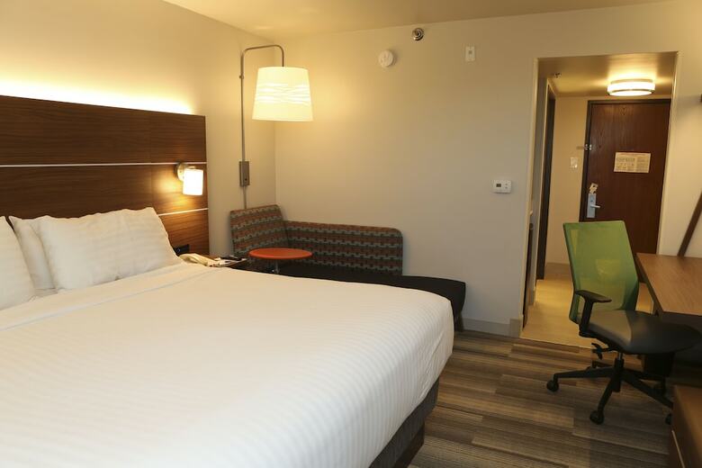 Hotel Holiday Inn Express Airport