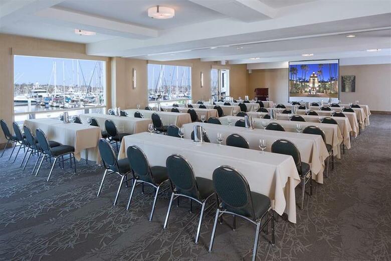 Island Palms Hotel & Marina (.)
