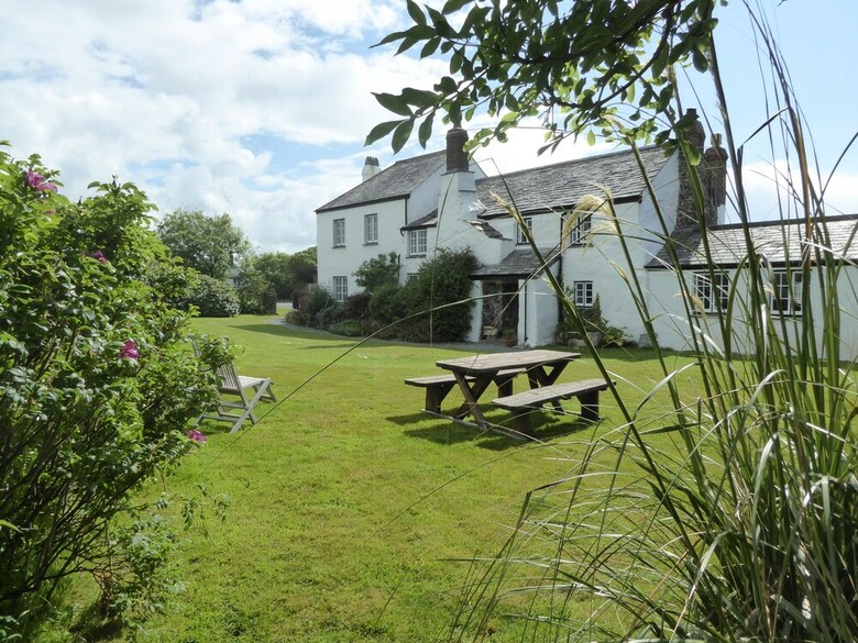 Bed & Breakfast Lower Tresmorn Farmhouse