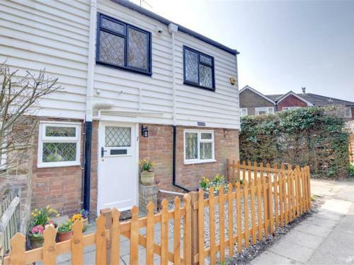 Charming Holiday Home In Cranbrook With Fireplace