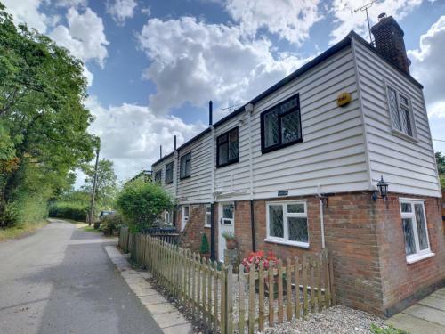 Charming Holiday Home In Cranbrook With Fireplace