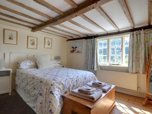 Charming Holiday Home In Cranbrook With Fireplace