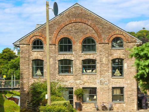 6 The Pottery, Dartmouth