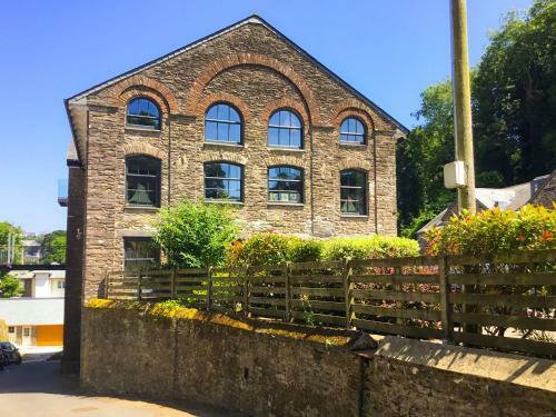 6 The Pottery, Dartmouth