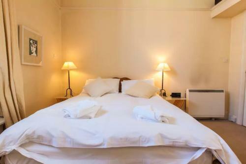 Apartamento 1 Bedroom New Town Flat Sleeps 2