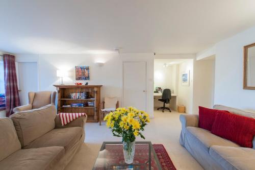 Jamaica Street Apartment