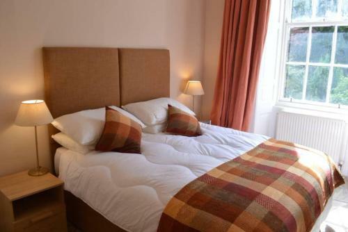 Apartamento 2 Bedroom Georgian Flat In New Town Accommodates 5