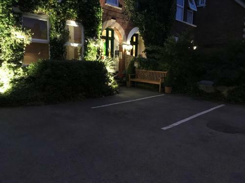 Hostal The Oak Tree Guest House