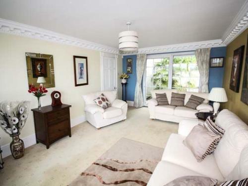 11 Glyn Garth Mews
