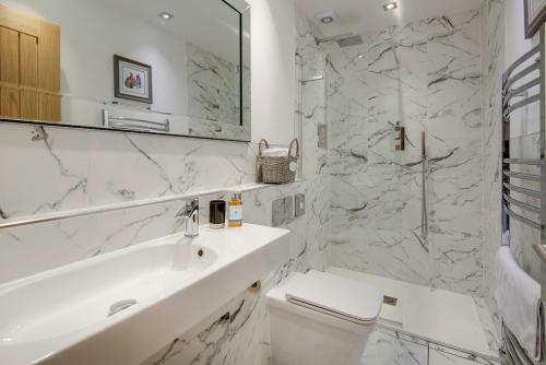 Tarbet Villa Sleeps 12