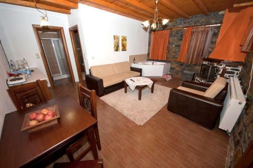 Hostal Traditional Guesthouse Siantsis