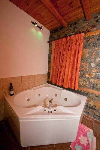 Hostal Traditional Guesthouse Siantsis