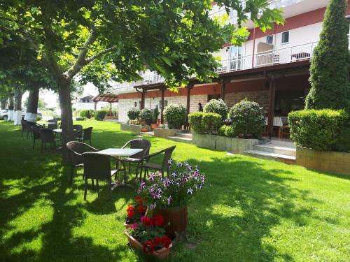 Denis Hotel And Bungalows
