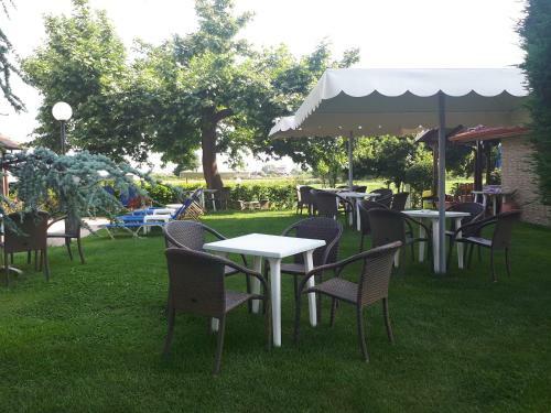 Denis Hotel And Bungalows