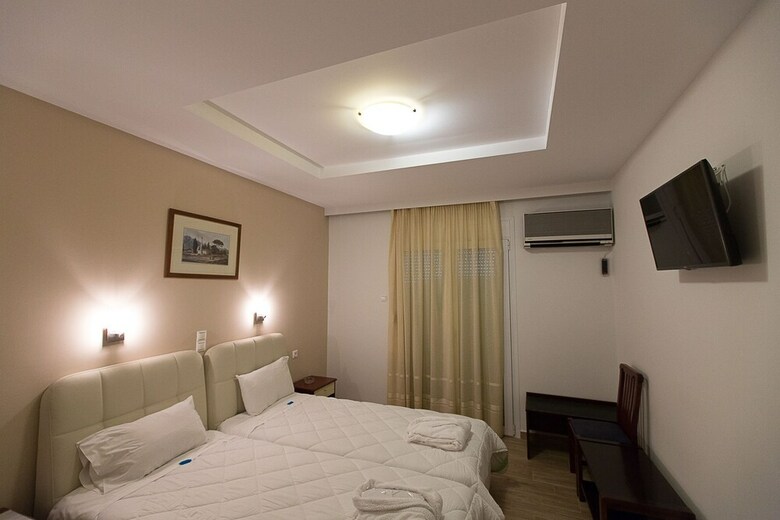 Hostal Flisvos Rooms