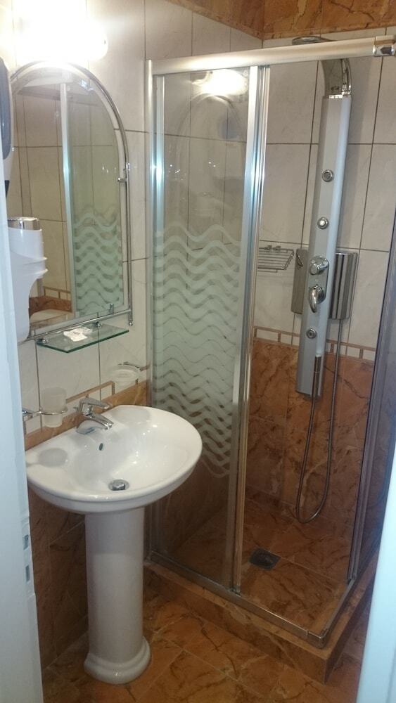 Hostal Flisvos Rooms
