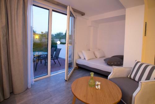 Kapahi Seaview Hotel Apartments