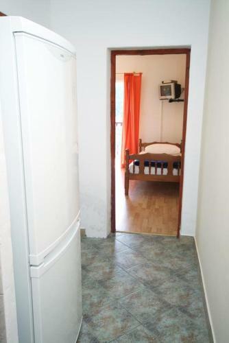 Apartments By The Sea Rogac, Solta - 5166