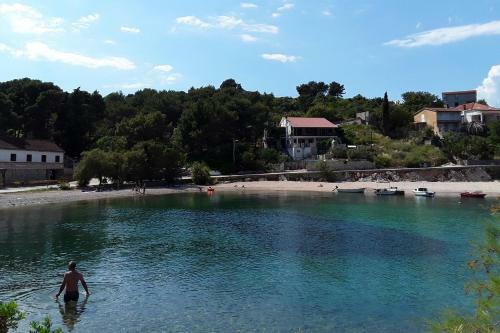 Apartments By The Sea Rogac, Solta - 5166