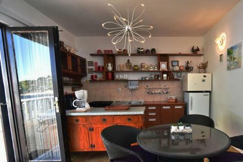 Apartments By The Sea Rogac, Solta - 16223