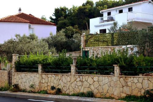 Apartments By The Sea Rogac, Solta - 16223