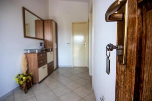 Apartments By The Sea Necujam, Solta - 11090