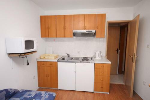 Apartments By The Sea Maslinica, Solta - 775