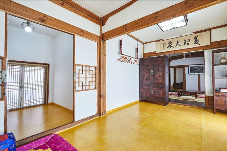 Hotel Choongsindang Hanok Traditional House