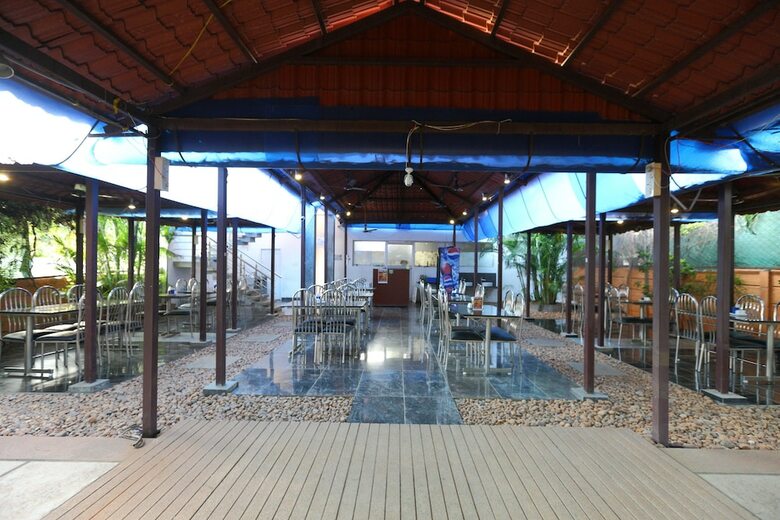 Hotel Oyo 8229 Marine Drive