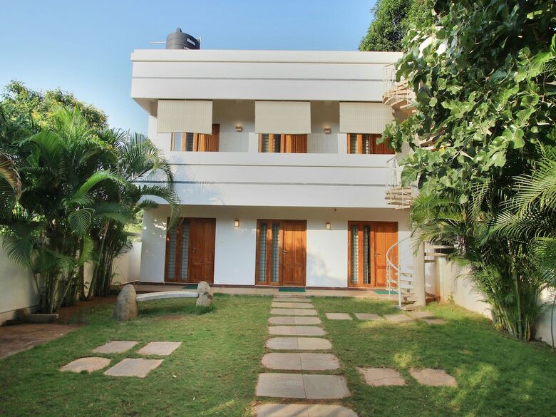 Hotel Oyo 8229 Marine Drive
