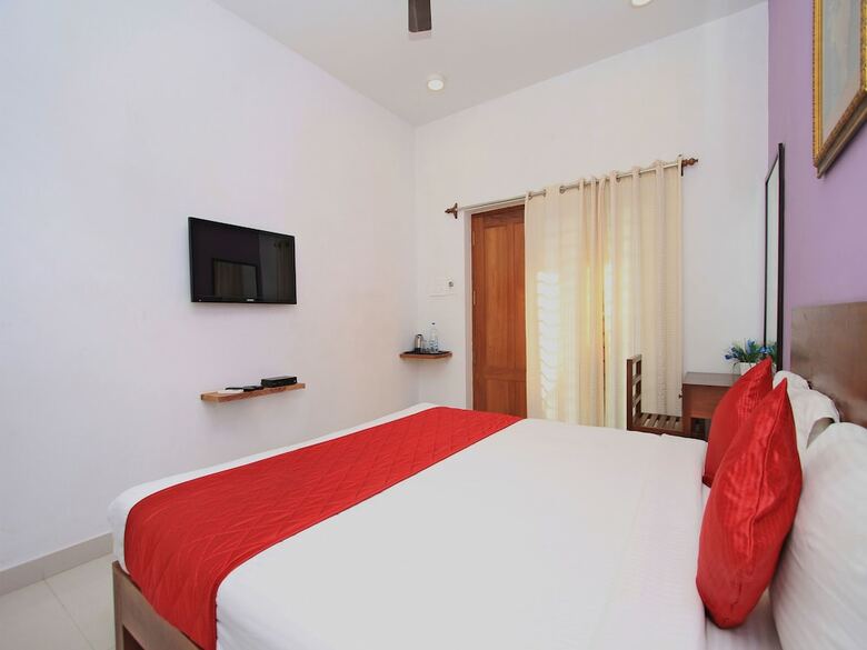 Hotel Oyo 8229 Marine Drive