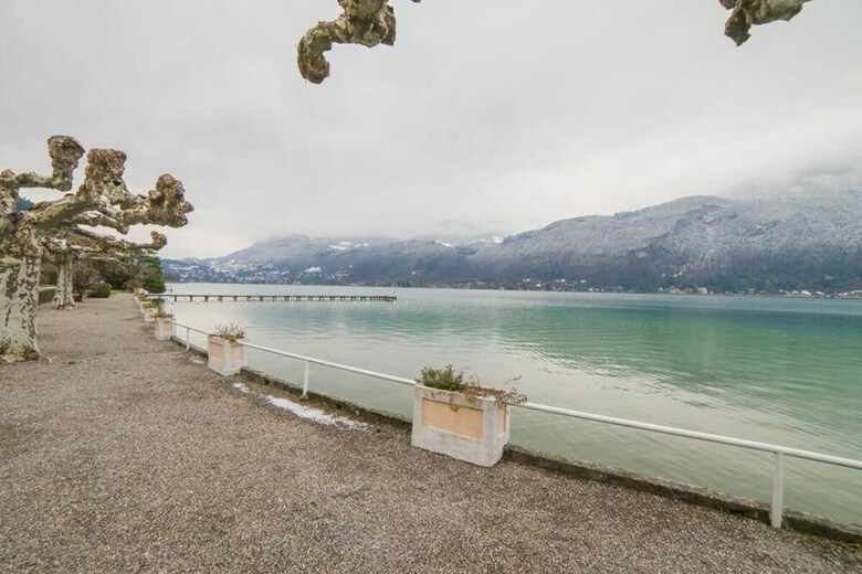 Ponton Private Apartment Near Lake