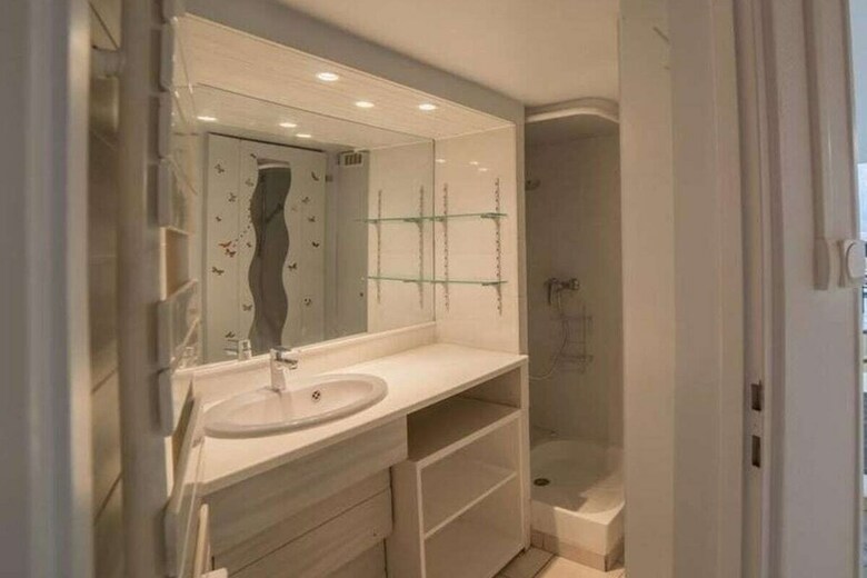 Ponton Private Apartment Near Lake