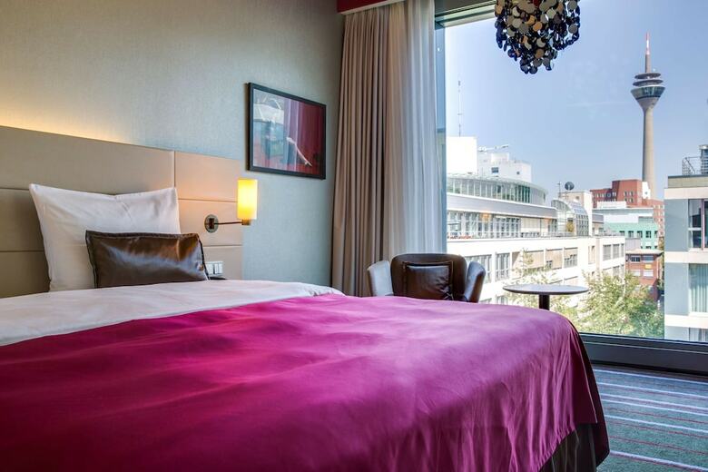 Radisson Blu Media Harbour Hotel, D�sseldorf