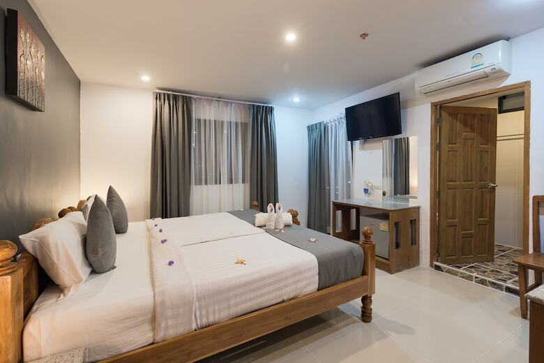 Oyo 861 Patong Dynasty Hotel
