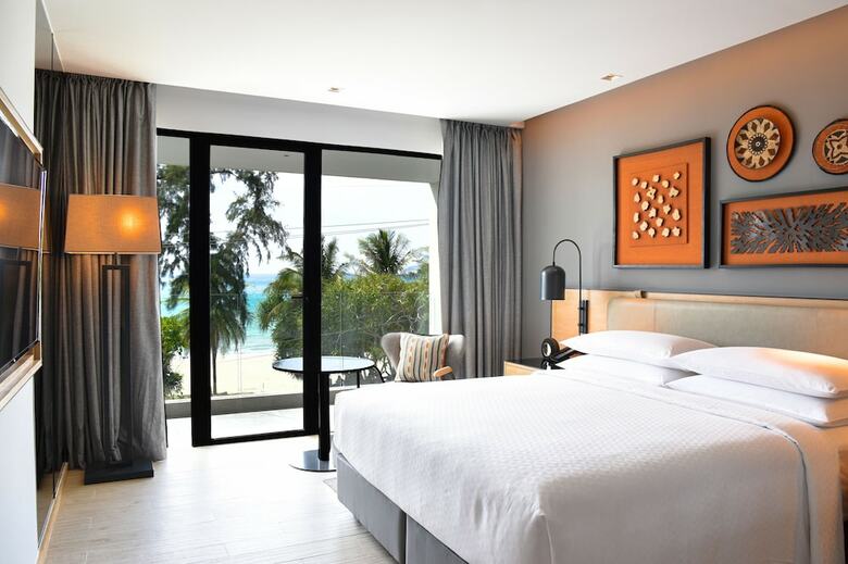 Hotel Four Points By Sheraton Phuket Patong Beach Resort