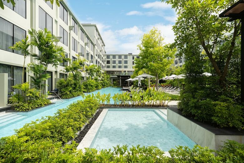 Hotel Four Points By Sheraton Phuket Patong Beach Resort