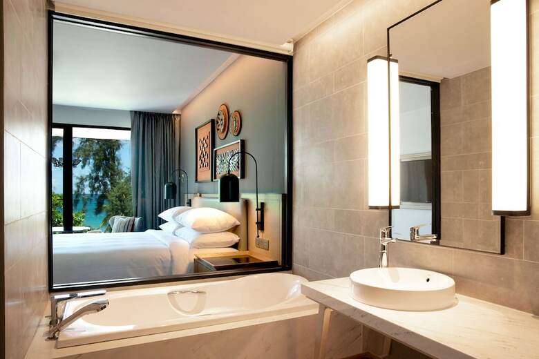Hotel Four Points By Sheraton Phuket Patong Beach Resort