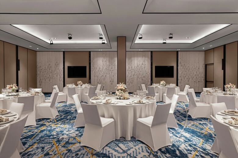 Hotel Four Points By Sheraton Phuket Patong Beach Resort