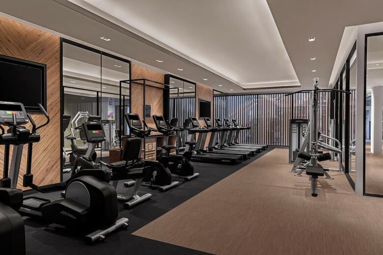 Hotel Four Points By Sheraton Phuket Patong Beach Resort