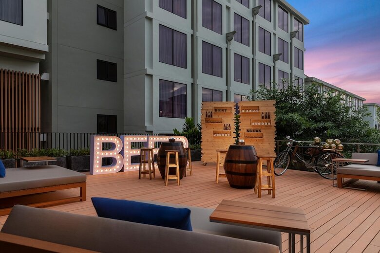 Hotel Four Points By Sheraton Phuket Patong Beach Resort
