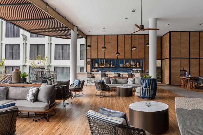 Hotel Four Points By Sheraton Phuket Patong Beach Resort