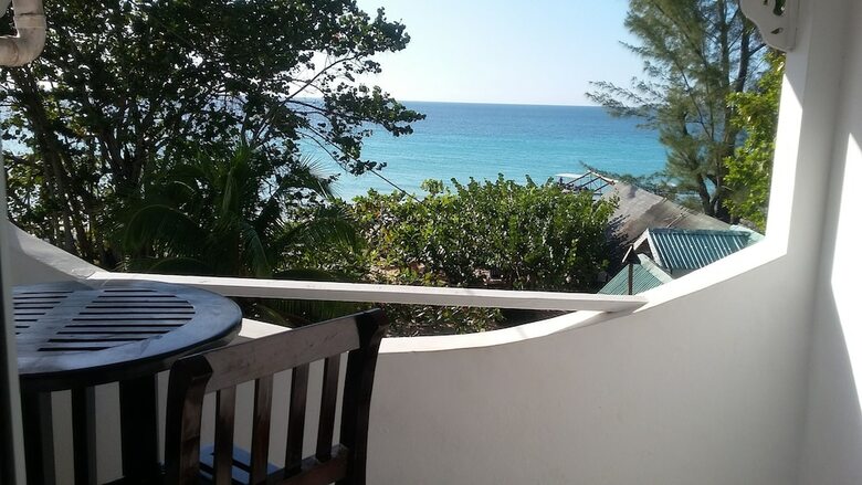 Bed & Breakfast Firefly Beach Cottages And Suites