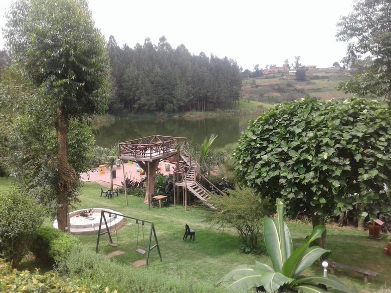 Hotel Bunyonyi Safaris Resort
