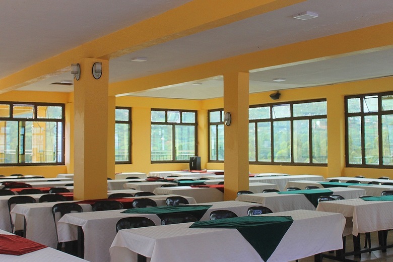 Hotel Bunyonyi Safaris Resort