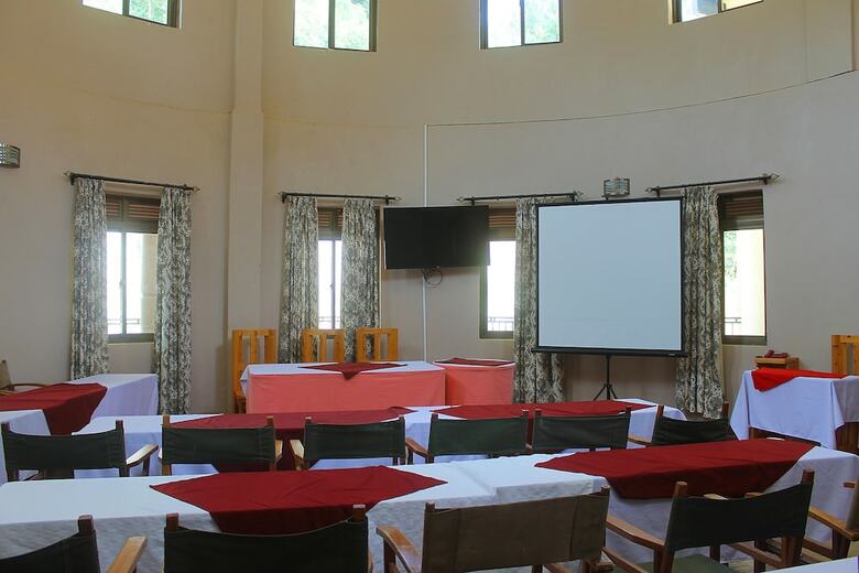 Hotel Bunyonyi Safaris Resort