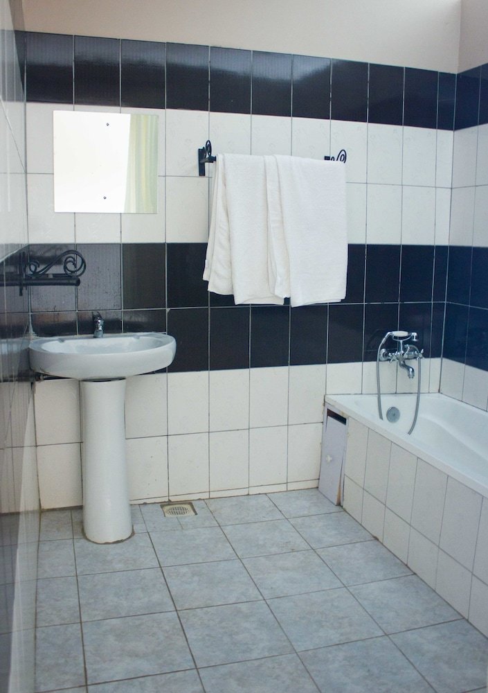 Hotel Bunyonyi Safaris Resort