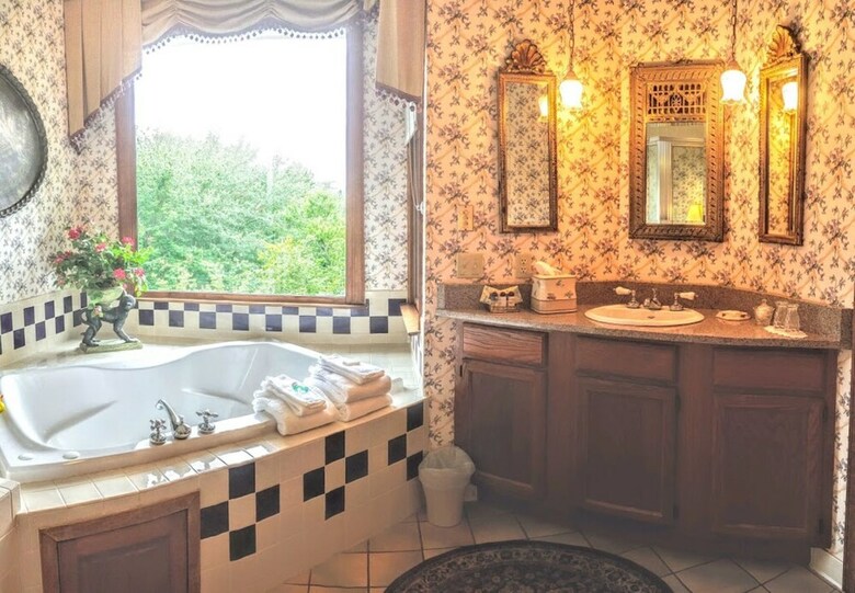 Innisfree Bed & Breakfast By-the-lake