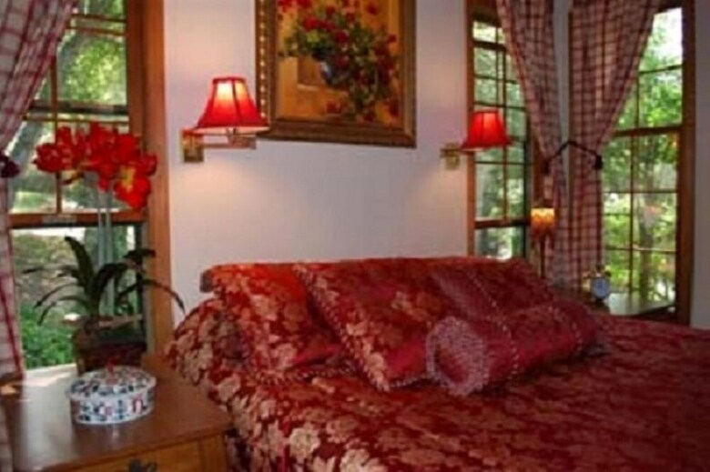 Innisfree Bed & Breakfast By-the-lake